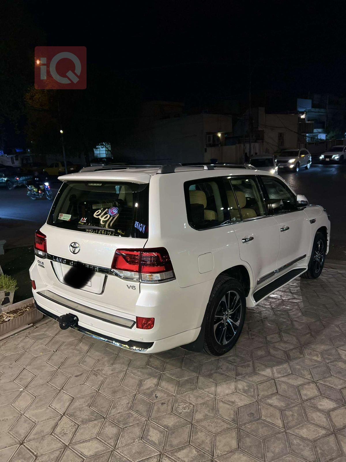 تۆیۆتا لاند کروزەر